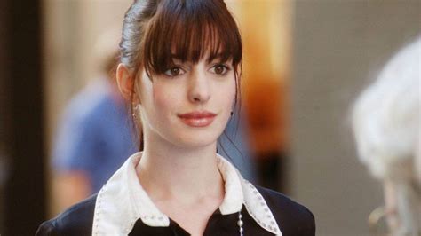 anne hathaway capelli il diavolo veste prada|Anne Hathaway: storia dell'attrice in 12 look.